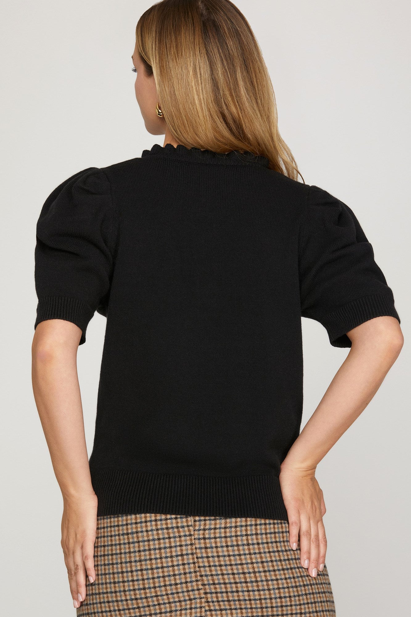 SHORT SLEEVE RUFFLED NECK SWEATER